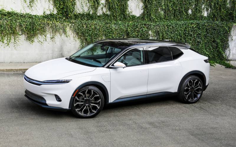 Chrysler Airflow 2025 SUV Drive